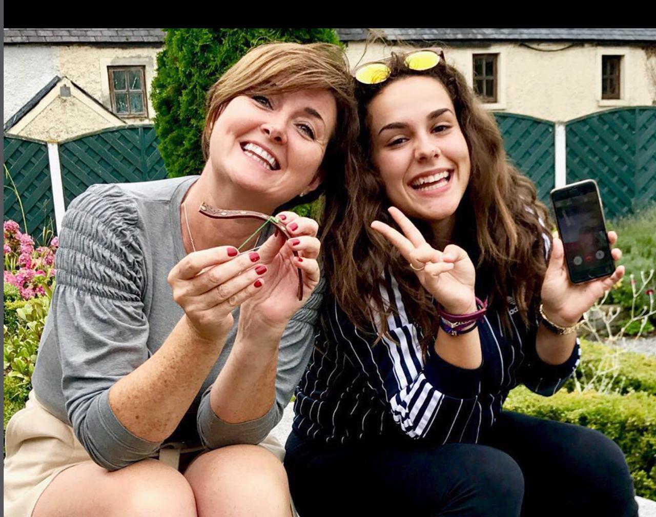 Niñas manualidades inglés campamento Mutxamel